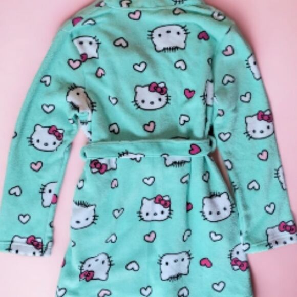 Hello Kitty By Sanrio Logo Heart Plush Robe - Picture 5 of 8